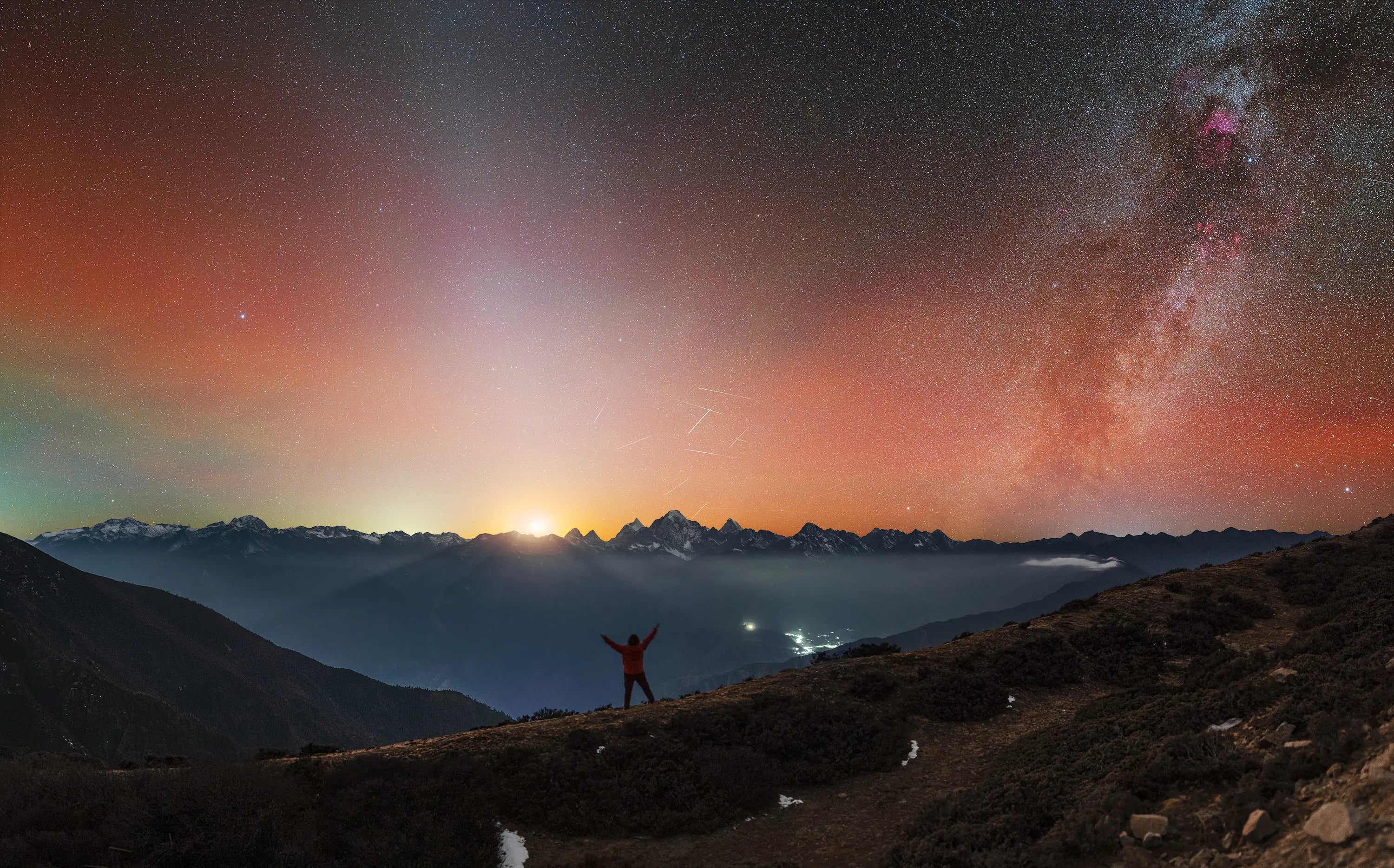 “‘Great V’ Zodiacal Light at Mana Chajin”